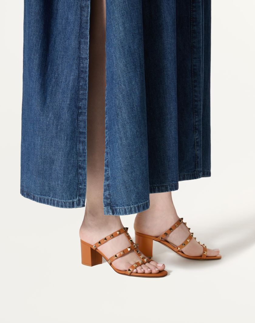 ROCKSTUD CALFSKIN LEATHER SLIDE SANDAL 60 MM - Image 2